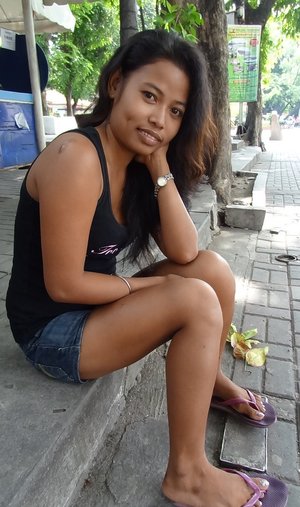 18 year old girl Bella nudeing off a cock in her graduation attire